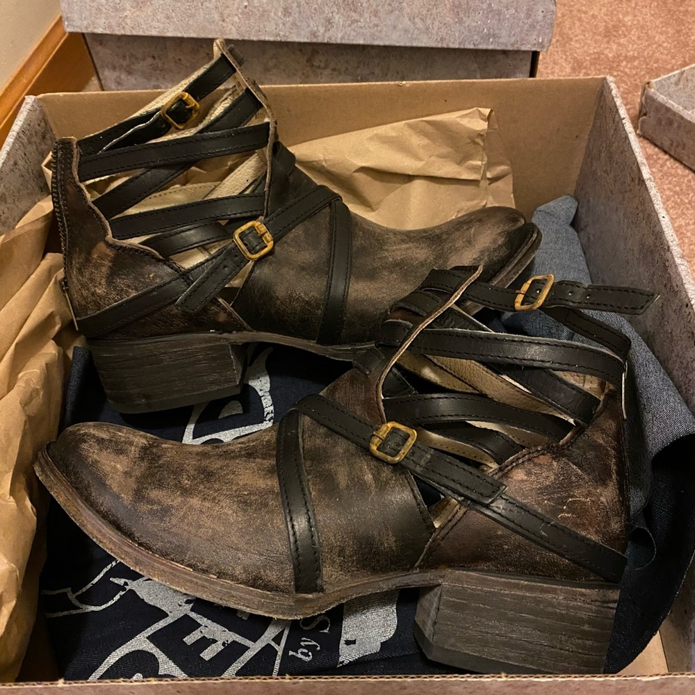 Edgy western leather booties with straps